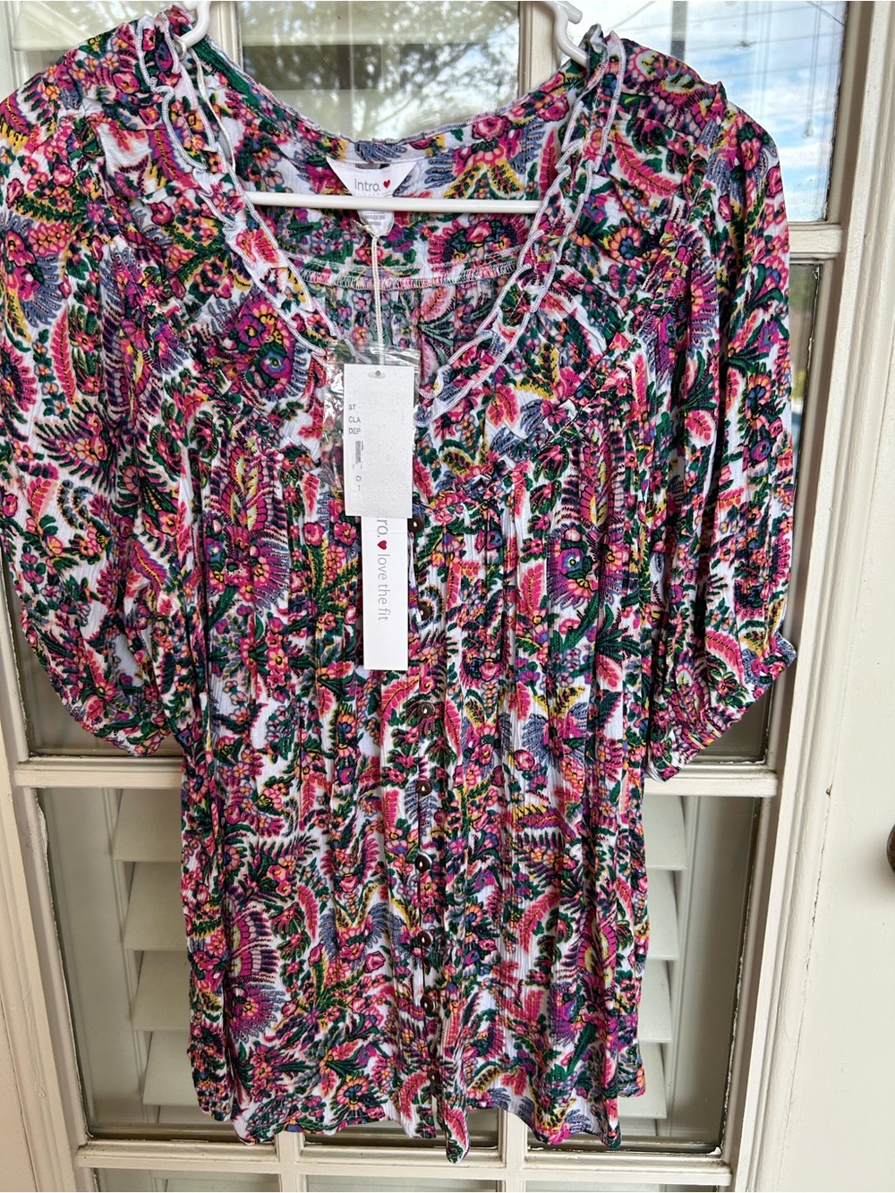 intro. Pink and Green Floral Puff-Sleeve Blouse